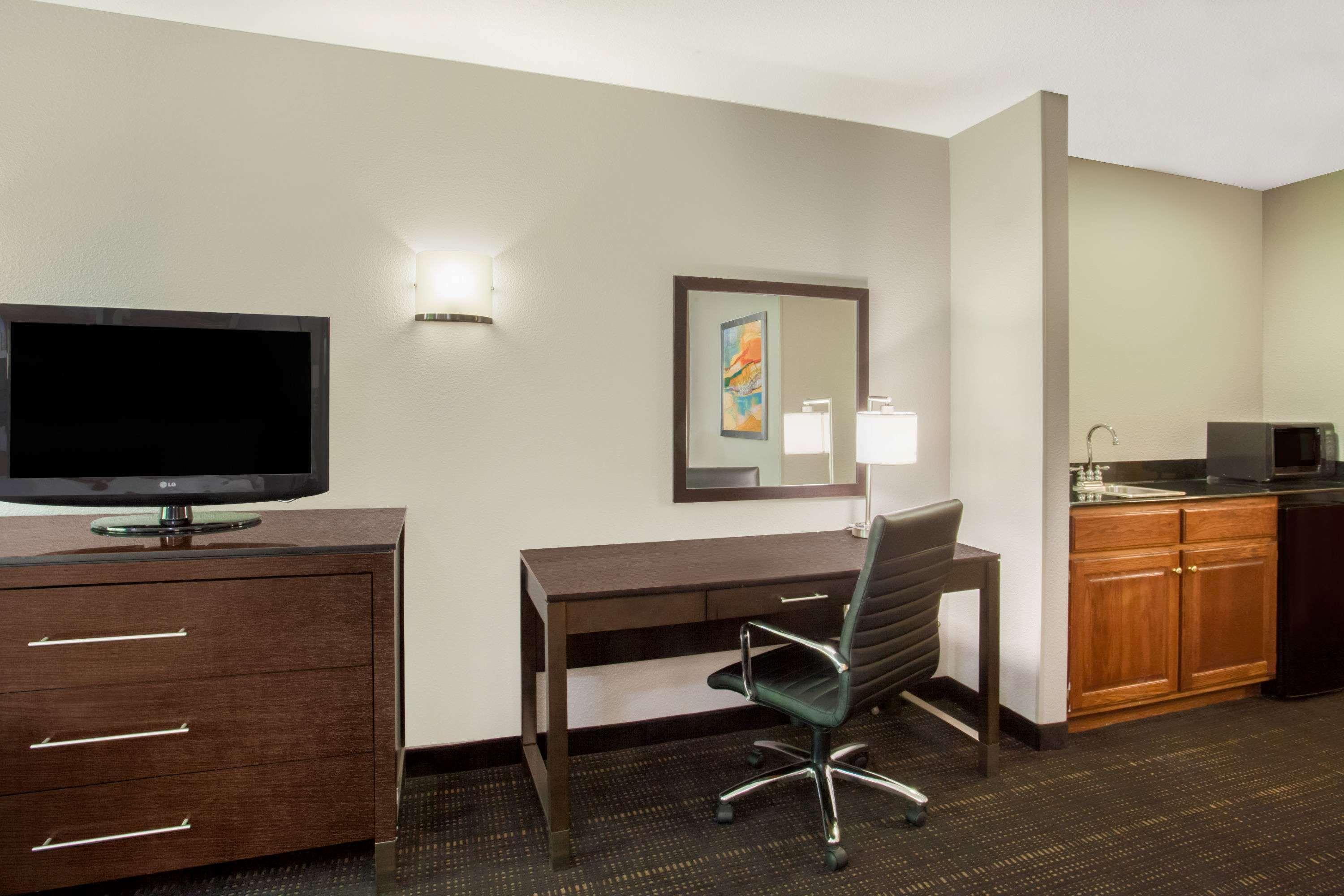 Wingate By Wyndham Columbia Hotel Exterior foto